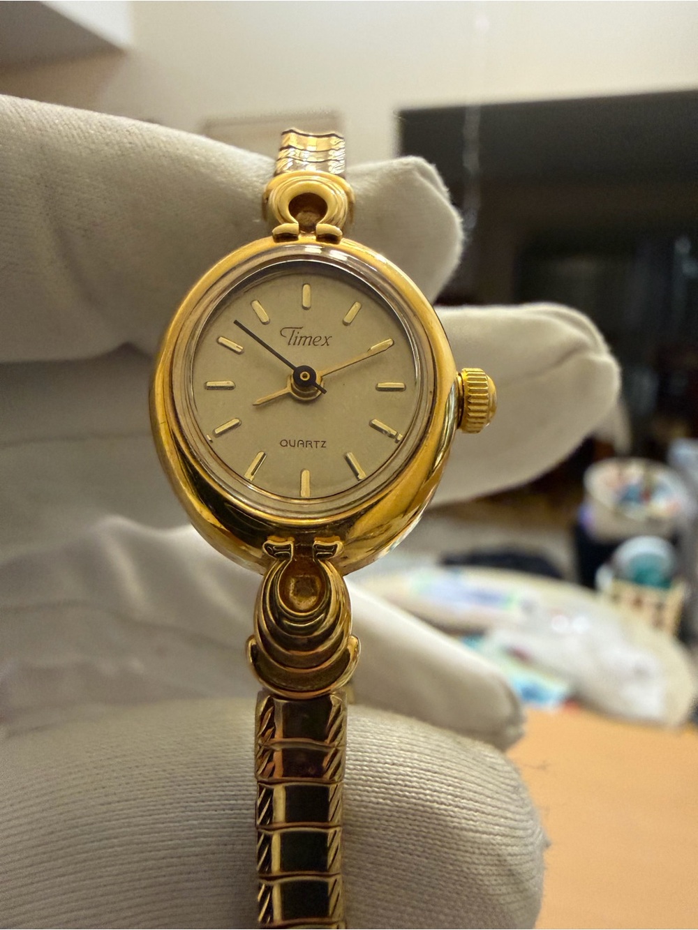 Vintage Timex Ladies Watch Gold Tone Oval Cocktail Dress Quartz Expansion Band - Picture 2 of 12